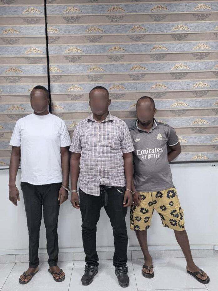 The Ghana Police Service has arrested three suspects for their involvement in a syndicate that uses taxi cabs to steal mobile phones and other valuables from unsuspecting victims.